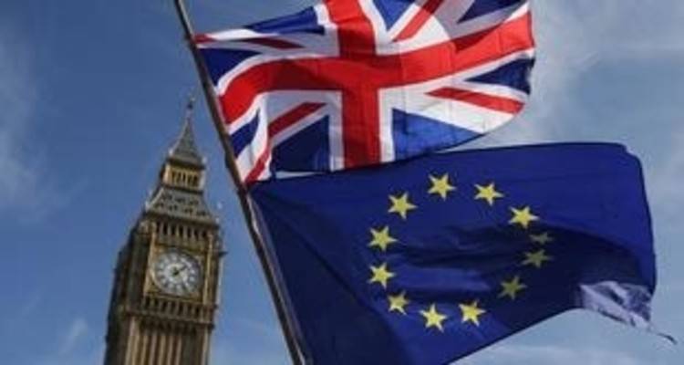 Brexit: &Mu;&epsilon;&gamma;ά&lambda;&epsilon;&sigmaf; &omicron;&iota; &pi;&iota;&theta;&alpha;&nu;ό&tau;&eta;&tau;&epsilon;&sigmaf; &kappa;&alpha;&tau;ά&rho;&rho;&epsilon;&upsilon;&sigma;&eta;&sigmaf; &tau;&omega;&nu; &delta;&iota;&alpha;&pi;&rho;&alpha;&gamma;&mu;&alpha;&tau;&epsilon;ύ&sigma;&epsilon;&omega;&nu; &Eta;&Beta; -&Epsilon;&Epsilon; &chi;&omega;&rho;ί&sigmaf; &tau;&eta;&nu; &epsilon;&pi;ί&tau;&epsilon;&upsilon;&xi;&eta; &sigma;&upsilon;&mu;&phi;&omega;&nu;ί&alpha;&sigmaf;