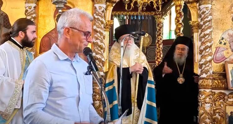 &Omicron; &Mu;&eta;&tau;&rho;&omicron;&pi;&omicron;&lambda;ί&tau;&eta;&sigmaf; &Delta;&omega;&delta;ώ&nu;&eta;&sigmaf; &mu;ά&lambda;&omega;&sigma;&epsilon; &delta;&iota;&epsilon;&upsilon;&theta;&upsilon;&nu;&tau;ή &sigma;&chi;&omicron;&lambda;&epsilon;ί&omicron;&upsilon; &gamma;&iota;&alpha; &tau;&eta;&nu; &alpha;&mu;&phi;ί&epsilon;&sigma;ή &tau;&omicron;&upsilon; &sigma;&tau;&eta;&nu; &epsilon;&kappa;&kappa;&lambda;&eta;&sigma;ί&alpha;: &laquo;&Mu;&epsilon; &tau;&alpha; &pi;&omicron;&upsilon;&kappa;ά&mu;&iota;&sigma;&alpha; έ&xi;&omega; ή&rho;&theta;&epsilon;&sigmaf;, &alpha;&pi;&alpha;&rho;ά&delta;&epsilon;&kappa;&tau;&omicron;&sigmaf;&raquo;