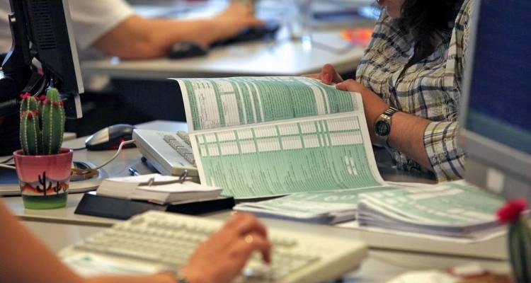 &Pi;&alpha;&rho;ά&tau;&alpha;&sigma;&eta; &sigma;&tau;&iota;&sigmaf; &phi;&omicron;&rho;&omicron;&lambda;&omicron;&gamma;&iota;&kappa;έ&sigmaf; &delta;&eta;&lambda;ώ&sigma;&epsilon;&iota;&sigmaf; &zeta;&eta;&tau;&omicron;ύ&nu; &omicron;&iota; &lambda;&omicron;&gamma;&iota;&sigma;&tau;έ&sigmaf; -&laquo;&Omicron; &chi;&rho;ό&nu;&omicron;&sigmaf; &epsilon;&pi;&alpha;&rho;&kappa;&epsilon;ί&raquo;, &alpha;&pi;&alpha;&nu;&tau;ά &tau;&omicron; &upsilon;&pi;&omicron;&upsilon;&rho;&gamma;&epsilon;ί&omicron; &Omicron;&iota;&kappa;&omicron;&nu;&omicron;&mu;&iota;&kappa;ώ&nu;