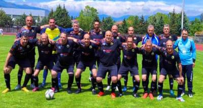 &laquo;&Gamma;&kappa;&omicron;&lambda; &alpha;&lambda;&lambda;&eta;&lambda;&epsilon;&gamma;&gamma;ύ&eta;&sigmaf;&raquo; &sigma;&tau;&eta; &Mu;ύ&rho;&iota;&nu;&alpha; &gamma;&iota;&alpha; &tau;&omicron; &Kappa;&omicron;&iota;&nu;&omega;&nu;&iota;&kappa;ό &Pi;&alpha;&nu;&tau;&omicron;&pi;&omega;&lambda;&epsilon;ί&omicron; &tau;&omicron;&upsilon; &Delta;ή&mu;&omicron;&upsilon; &Lambda;ή&mu;&nu;&omicron;&upsilon;