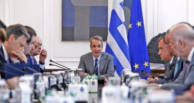 &Sigma;ή&mu;&epsilon;&rho;&alpha; &tau;&omicron; &upsilon;&pi;&omicron;&upsilon;&rho;&gamma;&iota;&kappa;ό: &Eta; &mu;ά&chi;&eta; &tau;&eta;&sigmaf; &kappa;&alpha;&theta;&eta;&mu;&epsilon;&rho;&iota;&nu;ό&tau;&eta;&tau;&alpha;&sigmaf; &pi;&rho;ώ&tau;&eta; &pi;&rho;&omicron;&tau;&epsilon;&rho;&alpha;&iota;ό&tau;&eta;&tau;&alpha; | &laquo;&Delta;&epsilon;&nu; &pi;&rho;έ&pi;&epsilon;&iota; &nu;&alpha; &chi;&alpha;&theta;&epsilon;ί &chi;&rho;ό&nu;&omicron;&sigmaf;&raquo;