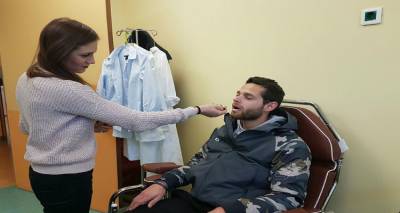 &Omicron; &Pi;&alpha;&nu;&alpha;&gamma;&iota;ώ&tau;&eta;&sigmaf; &Mu;&alpha;&gamma;&delta;&alpha;&nu;ή&sigmaf; &laquo;&chi;&alpha;&rho;ί&zeta;&epsilon;&iota;&raquo; &zeta;&omega;ή &omega;&sigmaf; &epsilon;&theta;&epsilon;&lambda;&omicron;&nu;&tau;ή&sigmaf; &delta;ό&tau;&eta;&sigmaf; &mu;&upsilon;&epsilon;&lambda;&omicron;ύ &tau;&omega;&nu; &omicron;&sigma;&tau;ώ&nu; (photo)