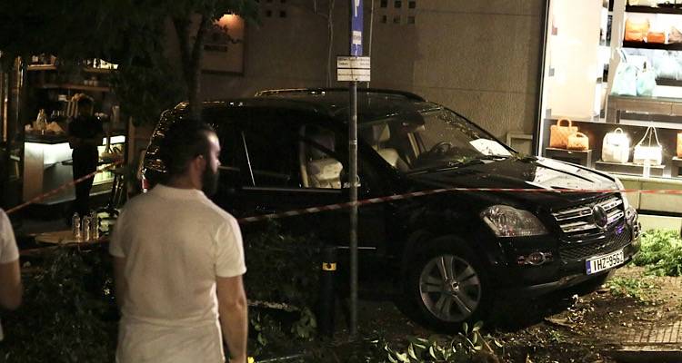 Πανικός στο Κολωνάκι: Τζιπ έπεσε σε πεζούς έξω από εστιατόριο | 11 τραυματίες, ένας σοβαρά