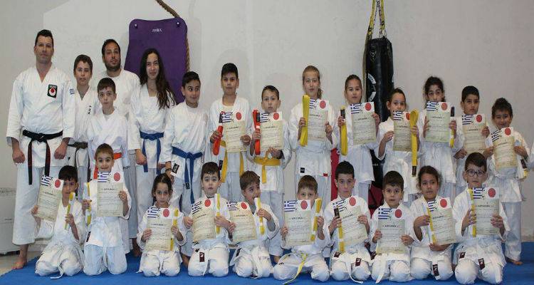 &Kappa;&epsilon;&rho;&delta;ί&zeta;&epsilon;&iota; έ&delta;&alpha;&phi;&omicron;&sigmaf; &tau;&omicron; &Kappa;&alpha;&rho;ά&tau;&epsilon; &sigma;&tau;&eta; &Lambda;ή&mu;&nu;&omicron; | &Sigma;ά&rho;&omega;&sigma;&epsilon; &tau;&alpha; &beta;&rho;&alpha;&beta;&epsilon;ί&alpha; &omicron; &Pi;&epsilon;&rho;&iota;&kappa;&lambda;ή&sigmaf; &Tau;&sigma;&omicron;&lambda;ά&kappa;ί&delta;&eta;&sigmaf; (photos)