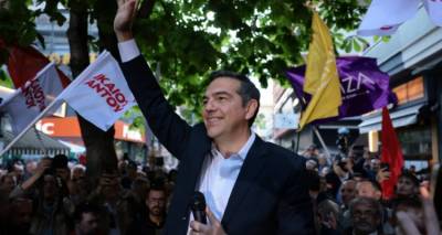 &Tau;&sigma;ί&pi;&rho;&alpha;&sigmaf;: &Omicron; &Alpha;&nu;&delta;&rho;έ&alpha;&sigmaf; &Pi;&alpha;&pi;&alpha;&nu;&delta;&rho;έ&omicron;&upsilon; &epsilon;ί&chi;&epsilon; &alpha;&nu;&tau;ί&pi;&alpha;&lambda;&omicron; &tau;&eta; &Delta;&epsilon;&xi;&iota;ά, &delta;&epsilon;&nu; &epsilon;ί&chi;&epsilon; &mu;έ&tau;&omega;&pi;&omicron; &mu;&epsilon; &tau;&eta;&nu; &Alpha;&rho;&iota;&sigma;&tau;&epsilon;&rho;ά &kappa;&alpha;&iota; &tau;&iota;&sigmaf; &pi;&rho;&omicron;&omicron;&delta;&epsilon;&upsilon;&tau;&iota;&kappa;έ&sigmaf; &delta;&upsilon;&nu;ά&mu;&epsilon;&iota;&sigmaf;