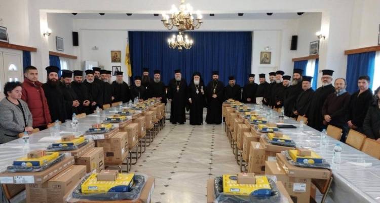 &Phi;&omicron;&rho;&eta;&tau;&omicron;ύ&sigmaf; &upsilon;&pi;&omicron;&lambda;&omicron;&gamma;&iota;&sigma;&tau;έ&sigmaf; &kappa;&alpha;&iota; &epsilon;&kappa;&tau;&upsilon;&pi;&omega;&tau;έ&sigmaf; έ&lambda;&alpha;&beta;&alpha;&nu; &omicron;&iota; &iota;&epsilon;&rho;&epsilon;ί&sigmaf; &tau;&eta;&sigmaf; &Mu;&eta;&tau;&rho;ό&pi;&omicron;&lambda;&eta;&sigmaf; &Lambda;ή&mu;&nu;&omicron;&upsilon; (photos)