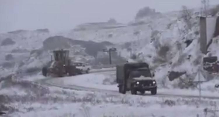 Το 88 Τάγμα Μηχανικού συνδράμει στην επιχείρηση αποχιονισμού της Λήμνου (video)