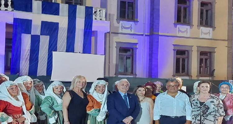 &Sigma;&tau;&eta; &Lambda;ή&mu;&nu;&omicron; &eta; έ&kappa;&theta;&epsilon;&sigma;&eta; &phi;&omega;&tau;&omicron;&gamma;&rho;&alpha;&phi;ί&alpha;&sigmaf; &tau;&omicron;&upsilon; &Pi;&epsilon;&rho;. &Tau;&mu;. &Delta;&rho;ά&mu;&alpha;&sigmaf; &tau;&omicron;&upsilon; &Epsilon;&rho;&upsilon;&theta;&rho;&omicron;ύ &Sigma;&tau;&alpha;&upsilon;&rho;&omicron;ύ