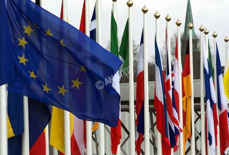 &Kappa;&omicron;&mu;&iota;&sigma;&iota;ό&nu;: &Chi;&alpha;&lambda;ά&rho;&omega;&sigma;&eta; &tau;&eta;&sigmaf; &lambda;&iota;&tau;ό&tau;&eta;&tau;&alpha;&sigmaf; &gamma;&iota;&alpha; &epsilon;&pi;&tau;ά &chi;ώ&rho;&epsilon;&sigmaf;