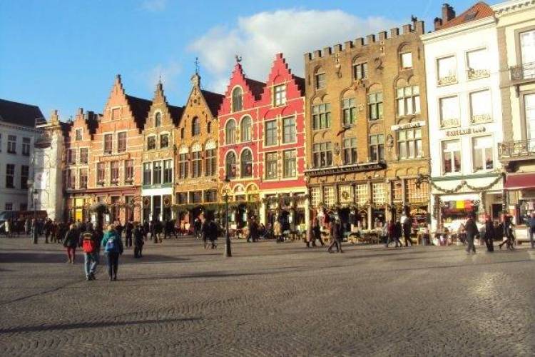 &Eta; &pi;&iota;&omicron; ό&mu;&omicron;&rho;&phi;&eta; &pi;ό&lambda;&eta; &tau;&eta;&sigmaf; &Epsilon;&upsilon;&rho;ώ&pi;&eta;&sigmaf;