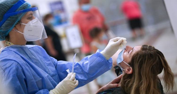 Κορωνοϊός-Ελλάδα: Νέο αρνητικό ρεκόρ με 7.335 κρούσματα, 65 νεκροί, 477 διασωληνωμένοι (πίνακες)