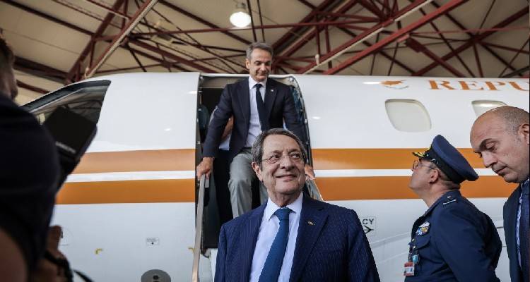 &Kappa;ύ&pi;&rho;&omicron;&sigmaf;: Ά&lambda;&lambda;&alpha;&xi;&epsilon; &chi;έ&rho;&iota;&alpha; &pi;&alpha;&rho;&omicron;&upsilon;&sigma;ί&alpha; &Mu;&eta;&tau;&sigma;&omicron;&tau;ά&kappa;&eta; - &Alpha;&nu;&alpha;&sigma;&tau;&alpha;&sigma;&iota;ά&delta;&eta; &tau;&omicron; &kappa;&upsilon;&beta;&epsilon;&rho;&nu;&eta;&tau;&iota;&kappa;ό &alpha;&epsilon;&rho;&omicron;&sigma;&kappa;ά&phi;&omicron;&sigmaf; &pi;&omicron;&upsilon; &delta;&omega;&rho;ί&zeta;&epsilon;&iota; &eta; &Epsilon;&lambda;&lambda;ά&delta;&alpha;