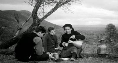 &Lambda;ή&mu;&nu;&omicron;&sigmaf;: &Tau;&omicron; 4&omicron; Kournos Music Festival &mu;&epsilon; &delta;&rho;ά&sigma;&epsilon;&iota;&sigmaf; &gamma;ύ&rho;&omega; &alpha;&pi;ό &tau;&eta;&nu; &pi;&lambda;&omicron;ύ&sigma;&iota;&alpha; &pi;&alpha;&nu;ί&delta;&alpha; &tau;&omicron;&upsilon; &nu;&eta;&sigma;&iota;&omicron;ύ