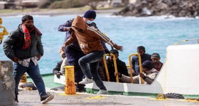 &Phi;&iota;&sigma;ί&nu;&eta;: &Epsilon;&nu;&tau;&omicron;&pi;ί&sigma;&tau;&eta;&kappa;&alpha;&nu; 43 &mu;&epsilon;&tau;&alpha;&nu;ά&sigma;&tau;&epsilon;&sigmaf; &tau;&alpha; &xi;&eta;&mu;&epsilon;&rho;ώ&mu;&alpha;&tau;&alpha; | &Alpha;&nu;ά&mu;&epsilon;&sigma;ά &tau;&omicron;&upsilon;&sigmaf; 27 &pi;&alpha;&iota;&delta;&iota;ά &kappa;&alpha;&iota; έ&nu;&alpha; &beta;&rho;έ&phi;&omicron;&sigmaf;