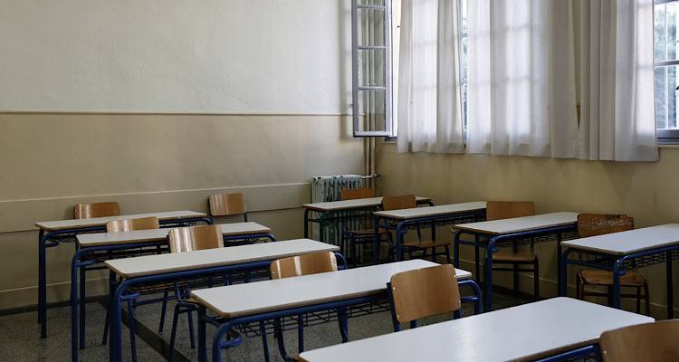 &Lambda;ή&mu;&nu;&omicron;&sigmaf;: &Pi;&rho;ώ&tau;&omicron; &epsilon;&pi;&iota;&beta;&epsilon;&beta;&alpha;&iota;&omega;&mu;έ&nu;&omicron; &kappa;&rho;&omicron;ύ&sigma;&mu;&alpha; Covid-19 &sigma;&epsilon; &alpha;&nu;ή&lambda;&iota;&kappa;&omicron; | &Kappa;&lambda;&epsilon;ί&nu;&epsilon;&iota; &tau;&mu;ή&mu;&alpha; &sigma;&epsilon; &sigma;&chi;&omicron;&lambda;&epsilon;ί&omicron;