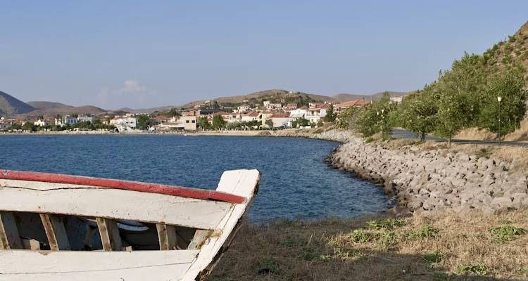 Reisereporter: &Eta; &Lambda;ή&mu;&nu;&omicron;&sigmaf; &sigma;&tau;&alpha; &laquo;&kappa;&rho;&upsilon;&mu;&mu;έ&nu;&alpha; &mu;&upsilon;&sigma;&tau;&iota;&kappa;ά&raquo; &tau;&eta;&sigmaf; &Epsilon;&lambda;&lambda;ά&delta;&alpha;&sigmaf; &gamma;&iota;&alpha; &delta;&iota;&alpha;&kappa;&omicron;&pi;έ&sigmaf; &mu;&alpha;&kappa;&rho;&iota;ά &alpha;&pi;ό &tau;&alpha; &pi;&lambda;ή&theta;&eta;