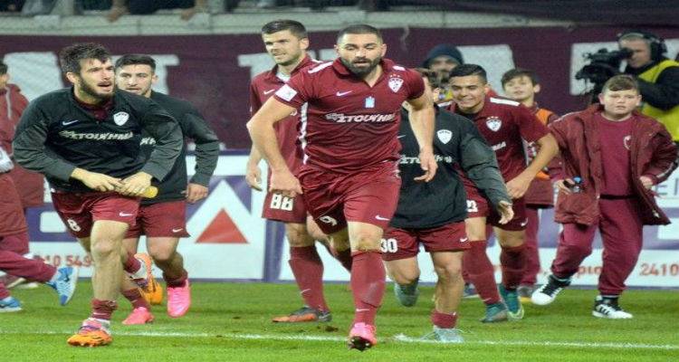 &Mu;&alpha;&rho;&omicron;&upsilon;&kappa;ά&kappa;&eta;&sigmaf;: &laquo;&Omicron; &sigma;&tau;ό&chi;&omicron;&sigmaf; &tau;&eta;&sigmaf; &Alpha;&Epsilon;&Lambda; &epsilon;ί&nu;&alpha;&iota; &tau;&omicron; &pi;&rho;&omega;&tau;ά&theta;&lambda;&eta;&mu;&alpha;&raquo; (video)