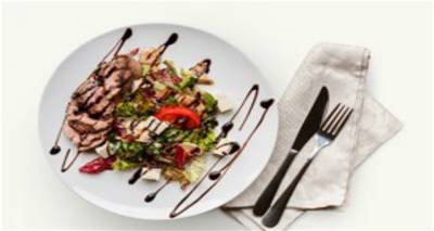 Σαλάτα με καπνιστό ψαρονέφρι και μελίχλωρο Λήμνου