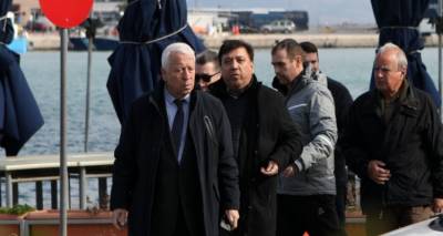 &Mu;&omicron;&upsilon;&tau;&zeta;&omicron;ύ&rho;&eta;&sigmaf; &gamma;&iota;&alpha; &tau;&omicron; "&Nu;&alpha;" &kappa;&alpha;&tau;ά &tau;&omicron;&upsilon; &pi;&rho;&omega;&theta;&upsilon;&pi;&omicron;&upsilon;&rho;&gamma;&omicron;ύ: &Gamma;&iota;&alpha;&tau;ί &nu;&alpha; &zeta;&eta;&tau;ή&sigma;&omega; &sigma;&upsilon;&gamma;&gamma;&nu;ώ&mu;&eta;;