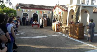 Ιερές ακολουθίες στον Ι.Ν Αγίου Ραφαήλ στη Λήμνο (photos)