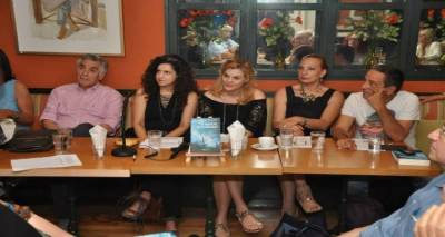 &laquo;&Omicron; &Kappa;ύ&kappa;&lambda;&omicron;&sigmaf; &mu;&epsilon; &tau;&eta; &Theta;ά&lambda;&alpha;&sigma;&sigma;&alpha;&raquo; &sigma;ή&mu;&epsilon;&rho;&alpha; &eta; &pi;&alpha;&rho;&omicron;&upsilon;&sigma;ί&alpha;&sigma;&eta; &tau;&omicron;&upsilon; &beta;&iota;&beta;&lambda;ί&omicron;&upsilon; &tau;&eta;&sigmaf; &Mu;&alpha;&rho;ί&alpha;&sigmaf; &Lambda;ί&alpha;&sigma;&kappa;&alpha; &ndash; &Mu;&alpha;&upsilon;&rho;ά&kappa;&eta; &sigma;&tau;&eta; &Lambda;ή&mu;&nu;&omicron;