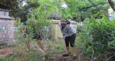 &laquo;Ό&lambda;&omicron;&iota; &mu;&alpha;&zeta;ί &gamma;&iota;&alpha; &tau;&eta; &Mu;ύ&rho;&iota;&nu;&alpha;&raquo;: &Alpha;&nu;&alpha;&kappa;&omicron;&iota;&nu;ώ&theta;&eta;&kappa;&epsilon; &eta; &sigma;ύ&sigma;&tau;&alpha;&sigma;&eta; &omicron;&mu;ά&delta;&alpha;&sigmaf; &epsilon;&theta;&epsilon;&lambda;&omicron;&nu;&tau;ώ&nu;