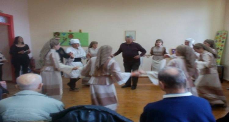 &Omicron;&iota; &eta;&lambda;&iota;&kappa;&iota;&omega;&mu;έ&nu;&omicron;&iota; &tau;&omicron;&upsilon; &Kappa;&Eta;&Phi;&Eta; &Lambda;ή&mu;&nu;&omicron;&upsilon; &gamma;&lambda;έ&nu;&tau;&eta;&sigma;&alpha;&nu; &mu;&epsilon; &tau;&omicron;&upsilon;&sigmaf; &laquo;&Kappa;&epsilon;&chi;&alpha;&gamma;&iota;ά&delta;&epsilon;&sigmaf;&raquo; &tau;&omega;&nu; &Tau;&sigma;&iota;&mu;&alpha;&nu;&delta;&rho;ί&omega;&nu; (photos)