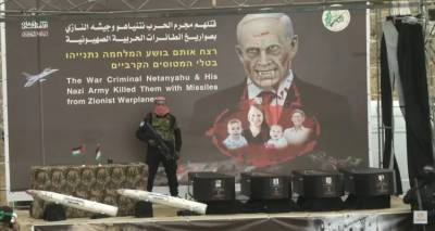 Μακάβριο σόου από τη Χαμάς: Παρουσίασε στη σκηνή τα τέσσερα φέρετρα των νεκρών ομήρων που παρέδωσε στο Ισραήλ