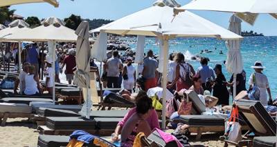 &laquo;&Kappa;ί&nu;&eta;&mu;&alpha; &tau;&eta;&sigmaf; &pi;&epsilon;&tau;&sigma;έ&tau;&alpha;&sigmaf;&raquo;: 16 &sigma;&upsilon;&lambda;&lambda;ή&psi;&epsilon;&iota;&sigmaf;, &pi;&rho;ό&sigma;&tau;&iota;&mu;&alpha; &gamma;&iota;&alpha; &tau;&iota;&sigmaf; &xi;&alpha;&pi;&lambda;ώ&sigma;&tau;&rho;&epsilon;&sigmaf; -&Epsilon;&lambda;&epsilon;&upsilon;&theta;&epsilon;&rho;ώ&nu;&omicron;&nu;&tau;&alpha;&iota; &pi;&alpha;&rho;&alpha;&lambda;ί&epsilon;&sigmaf;, &tau;&iota; έ&gamma;&iota;&nu;&epsilon; &sigma;&epsilon; 7 &nu;&eta;&sigma;&iota;ά