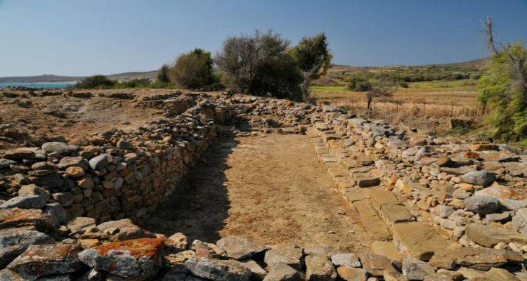 &Lambda;ή&mu;&nu;&omicron;&sigmaf;: &Sigma;&upsilon;&nu;&epsilon;&delta;&rho;ί&alpha;&sigma;&eta; &mu;&epsilon;&tau;ά &alpha;&pi;ό &chi;&iota;&lambda;&iota;ά&delta;&epsilon;&sigmaf; &chi;&rho;ό&nu;&iota;&alpha; &sigma;&tau;&omicron; &alpha;&rho;&chi;&alpha;&iota;ό&tau;&epsilon;&rho;&omicron; &beta;&omicron;&upsilon;&lambda;&epsilon;&upsilon;&tau;ή&rho;&iota;&omicron; &tau;&eta;&sigmaf; &Epsilon;&upsilon;&rho;ώ&pi;&eta;&sigmaf;