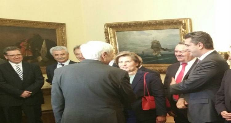 &Sigma;&tau;&omicron;&nu; &Pi;&rho;ό&epsilon;&delta;&rho;&omicron; &tau;&eta;&sigmaf; &Delta;&eta;&mu;&omicron;&kappa;&rho;&alpha;&tau;ί&alpha;&sigmaf; &eta; &Chi;&rho;&iota;&sigma;&tau;&iota;ά&nu;&alpha; &Kappa;&alpha;&lambda;&omicron;&gamma;ή&rho;&omicron;&upsilon;