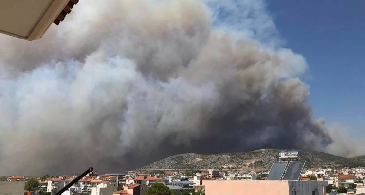 &Mu;&epsilon;&gamma;ά&lambda;&eta; &kappa;&alpha;&iota; &epsilon;&pi;&iota;&kappa;ί&nu;&delta;&upsilon;&nu;&eta; &phi;&omega;&tau;&iota;ά &sigma;&tau;&eta; &Phi;&upsilon;&lambda;ή- &Alpha;&pi;&epsilon;&iota;&lambda;&omicron;ύ&nu;&tau;&alpha;&iota; &sigma;&pi;ί&tau;&iota;&alpha;, έ&kappa;&kappa;&lambda;&eta;&sigma;&eta; &sigma;&tau;&omicron;&upsilon;&sigmaf; &kappa;&alpha;&tau;&omicron;ί&kappa;&omicron;&upsilon;&sigmaf; &nu;&alpha; &epsilon;&kappa;&kappa;&epsilon;&nu;ώ&sigma;&omicron;&upsilon;&nu;