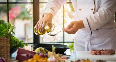 Πασίγνωστος τηλεοπτικός σεφ συνελήφθη για χρέη 350.000 ευρώ στο Δημόσιο