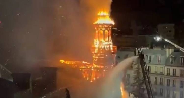Μεγάλη φωτιά στο δημαρχείο του 12ου διαμερίσματος στο Παρίσι -Φόβοι για κατάρρευση πυργίσκου [βίντεο]
