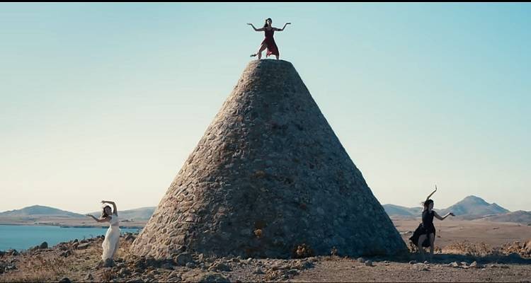 &ldquo;Numenia&rdquo; &tau;&omicron; &nu;έ&omicron; &tau;&rho;&alpha;&gamma;&omicron;ύ&delta;&iota; &pi;&omicron;&upsilon; &ldquo;&nu;&tau;ύ&theta;&eta;&kappa;&epsilon;&rdquo; &mu;&epsilon; &tau;&alpha; &tau;&omicron;&pi;ί&alpha; &tau;&eta;&sigmaf; &Lambda;ή&mu;&nu;&omicron;&upsilon; (video)