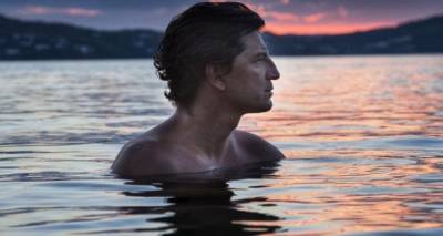 &Sigma;ά&kappa;&eta;&sigmaf; &Rho;&omicron;&upsilon;&beta;ά&sigmaf;: &Kappa;ά&nu;&epsilon;&iota; windsurf &kappa;&alpha;&iota; "&chi;&omicron;&rho;&epsilon;ύ&epsilon;&iota; &mu;&epsilon; &tau;&alpha; &kappa;ύ&mu;&alpha;&tau;&alpha;" &sigma;&tau;&eta; &Lambda;ή&mu;&nu;&omicron;