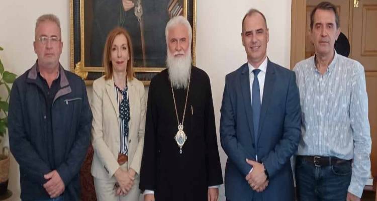&Sigma;&tau;&omicron; &Mu;&eta;&tau;&rho;&omicron;&pi;&omicron;&lambda;ί&tau;&eta; &Lambda;ή&mu;&nu;&omicron;&upsilon; &alpha;&nu;&tau;&iota;&pi;&rho;&omicron;&sigma;&omega;&pi;&epsilon;ί&alpha; &tau;&eta;&sigmaf; &laquo;&Iota;&sigma;&chi;&upsilon;&rho;ή&sigmaf; &Lambda;ή&mu;&nu;&omicron;&upsilon;&raquo;