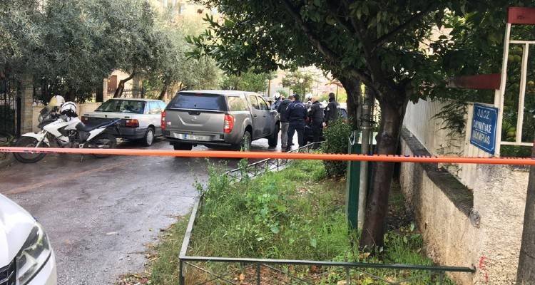 &Tau;&rho;&alpha;&gamma;&omega;&delta;ί&alpha; &sigma;&tau;&omicron; &Nu;έ&omicron; &Eta;&rho;ά&kappa;&lambda;&epsilon;&iota;&omicron;: &Sigma;&kappa;ό&tau;&omega;&sigma;&epsilon; &tau;&eta;&nu; &alpha;&delta;&epsilon;&rho;&phi;ή &tau;&omicron;&upsilon; &kappa;&alpha;&iota; &alpha;&upsilon;&tau;&omicron;&kappa;&tau;ό&nu;&eta;&sigma;&epsilon;