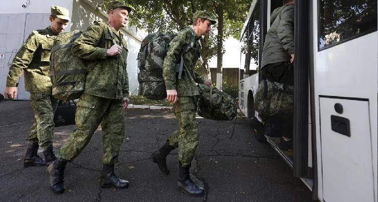 &Sigma;ά&lambda;&omicron;&sigmaf; &sigma;&tau;&eta; &Rho;&omega;&sigma;ί&alpha;: &Omicron;&iota; &alpha;&rho;&chi;έ&sigmaf; &upsilon;&pi;ό&sigma;&chi;&omicron;&nu;&tau;&alpha;&iota; &nu;&alpha; &delta;&iota;&omicron;&rho;&theta;ώ&sigma;&omicron;&upsilon;&nu; &tau;&alpha; &laquo;&lambda;ά&theta;&eta;&raquo; -E&pi;&iota;&sigma;&tau;&rho;ά&tau;&epsilon;&upsilon;&sigma;&alpha;&nu; &eta;&lambda;&iota;&kappa;&iota;&omega;&mu;έ&nu;&omicron;&upsilon;&sigmaf;, &alpha;&sigma;&theta;&epsilon;&nu;&epsilon;ί&sigmaf; &kappa;&alpha;&iota;... &mu;&alpha;ί&epsilon;&sigmaf;