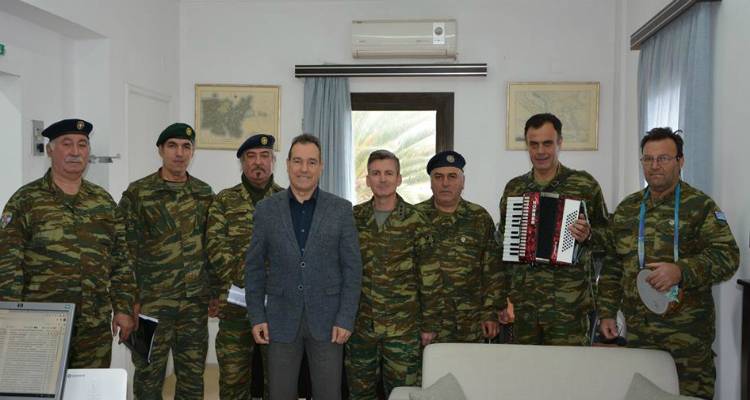 &Lambda;ή&mu;&nu;&omicron;&sigmaf;: &Epsilon;&theta;&nu;&omicron;&phi;ύ&lambda;&alpha;&kappa;&epsilon;&sigmaf; έ&psi;&alpha;&lambda;&alpha;&nu; &tau;&alpha; &kappa;ά&lambda;&alpha;&nu;&tau;&alpha; &sigma;&tau;&omicron;&nu; &Tau;&alpha;&xi;ί&alpha;&rho;&chi;&omicron; &kappa;&alpha;&iota; &tau;&omicron;&nu; Έ&pi;&alpha;&rho;&chi;&omicron; (photos)
