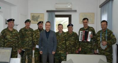 &Lambda;ή&mu;&nu;&omicron;&sigmaf;: &Epsilon;&theta;&nu;&omicron;&phi;ύ&lambda;&alpha;&kappa;&epsilon;&sigmaf; έ&psi;&alpha;&lambda;&alpha;&nu; &tau;&alpha; &kappa;ά&lambda;&alpha;&nu;&tau;&alpha; &sigma;&tau;&omicron;&nu; &Tau;&alpha;&xi;ί&alpha;&rho;&chi;&omicron; &kappa;&alpha;&iota; &tau;&omicron;&nu; Έ&pi;&alpha;&rho;&chi;&omicron; (photos)