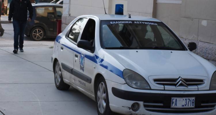 &Pi;&epsilon;&iota;&rho;&alpha;&iota;ά&sigmaf;: &laquo;&Mu;&alpha;ϊ&mu;&omicron;ύ&raquo; &upsilon;&pi;ά&lambda;&lambda;&eta;&lambda;&omicron;&iota; &tau;&eta;&sigmaf; &Delta;&Epsilon;&Eta; &epsilon;&xi;&alpha;&pi;&alpha;&tau;&omicron;ύ&nu; &eta;&lambda;&iota;&kappa;&iota;&omega;&mu;έ&nu;&omicron;&upsilon;&sigmaf; | &Omicron; &tau;&rho;ό&pi;&omicron;&sigmaf; &delta;&rho;ά&sigma;&eta;&sigmaf; &tau;&omicron;&upsilon;&sigmaf;
