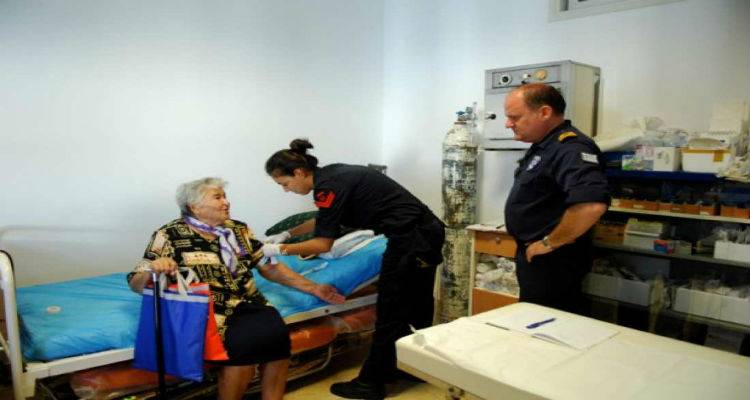 Στον Άγιο Ευστράτιο ο «Προμηθέας» του Πολεμικού Ναυτικού με γιατρούς