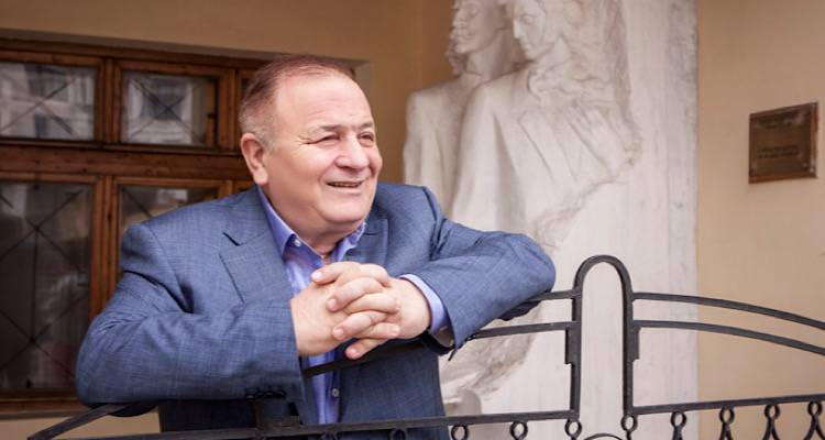 &Nu;&alpha;&iota; &upsilon;&pi;ό &alpha;ί&rho;&epsilon;&sigma;&eta; &lambda;έ&epsilon;&iota; &eta; &Lambda;ή&mu;&nu;&omicron;&sigmaf; &sigma;&tau;&eta;&nu; &epsilon;&pi;έ&nu;&delta;&upsilon;&sigma;&eta; 200 &epsilon;&kappa;&alpha;&tau;. &tau;&omicron;&upsilon; &Pi;&alpha;&nu;&tau;&epsilon;&lambda;ή &Mu;&pi;&omicron;ύ&mu;&pi;&omicron;&upsilon;&rho;&alpha;