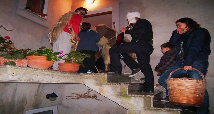 &Omicron;&iota; &Mu;&tau;&sigma;&omicron;ύ&nu; ή &Pi;&alpha;&nu;&tau;&alpha;&tau;&sigma;&omicron;ύ&delta;&epsilon;&sigmaf; &laquo;&alpha;&nu;&alpha;&sigma;&tau;&alpha;&tau;ώ&nu;&omicron;&upsilon;&nu;&raquo; &sigma;ή&mu;&epsilon;&rho;&alpha; &tau;&eta; &Lambda;ή&mu;&nu;&omicron;  (photos)
