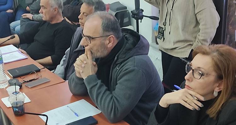 &Iota;&sigma;&chi;&upsilon;&rho;ή &Lambda;ή&mu;&nu;&omicron;&sigmaf;: &laquo;&Chi;&alpha;&iota;&rho;&epsilon;&tau;ί&zeta;&omicron;&upsilon;&mu;&epsilon; &tau;&omicron; &gamma;&epsilon;&gamma;&omicron;&nu;ό&sigmaf; &pi;&omega;&sigmaf; &eta; &Delta;&eta;&mu;&omicron;&tau;&iota;&kappa;ή &Alpha;&rho;&chi;ή &mu;&pi;&omicron;&rho;&epsilon;ί &nu;&alpha; &psi;&epsilon;&lambda;&lambda;ί&sigma;&epsilon;&iota; &pi;&iota;&alpha; &tau;&eta; &lambda;έ&xi;&eta; &ldquo;&alpha;&phi;&alpha;&lambda;ά&tau;&omega;&sigma;&eta;&rdquo; &raquo;