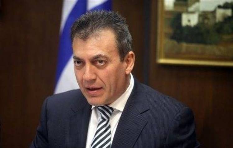 Καμία μείωση του κατώτατου μισθού, ούτε κατάργηση 13ου-14ου, ξεκαθαρίζει ο Γ.Βρούτσης