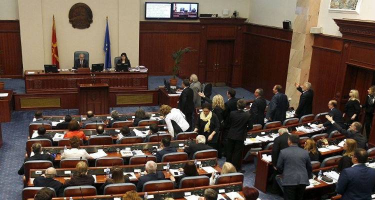 &Pi;&Gamma;&Delta;&Mu;: &Sigma;&upsilon;&mu;&phi;&omega;&nu;ί&alpha; &tau;&eta;&sigmaf; &kappa;&upsilon;&beta;έ&rho;&nu;&eta;&sigma;&eta;&sigmaf; &mu;&epsilon; &tau;&omicron;&upsilon;&sigmaf; &omicron;&kappa;&tau;ώ &tau;&omicron;&upsilon; VMRO &gamma;&iota;&alpha; &tau;&iota;&sigmaf; &tau;&rho;&omicron;&pi;&omicron;&lambda;&omicron;&gamma;ί&epsilon;&sigmaf;