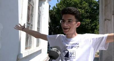 &Sigma;&tau;&eta; &sigma;&chi;&omicron;&lambda;ή &Eta;&lambda;&epsilon;&kappa;&tau;&rho;&omicron;&lambda;ό&gamma;&omega;&nu; &Mu;&eta;&chi;&alpha;&nu;&iota;&kappa;ώ&nu; &tau;&omicron;&upsilon; &Epsilon;&Mu;&Pi; &epsilon;&iota;&sigma;ά&gamma;&epsilon;&tau;&alpha;&iota; &omicron; &nu;&epsilon;&alpha;&rho;ό&sigmaf; &pi;&rho;ό&sigma;&phi;&upsilon;&gamma;&alpha;&sigmaf; &alpha;&pi;ό &tau;&omicron; &Iota;&rho;ά&nu;