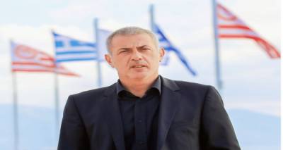 &Sigma;&tau;&eta; &Lambda;ή&mu;&nu;&omicron; &gamma;&iota;&alpha; &delta;&iota;&alpha;&kappa;&omicron;&pi;έ&sigmaf; &omicron; &Delta;ή&mu;&alpha;&rho;&chi;&omicron;&sigmaf; &Pi;&epsilon;&iota;&rho;&alpha;&iota;ά &Gamma;&iota;ά&nu;&nu;&eta;&sigmaf; &Mu;ώ&rho;&alpha;&lambda;&eta;&sigmaf; | &Eta; &epsilon;&pi;&iota;&sigma;&tau;&rho;&omicron;&phi;ή &sigma;&tau;&omicron; &nu;&eta;&sigma;ί &epsilon;&nu;&nu;έ&alpha; &chi;&rho;ό&nu;&iota;&alpha; &mu;&epsilon;&tau;ά &tau;&alpha; &epsilon;&gamma;&kappa;&alpha;ί&nu;&iota;&alpha; &sigma;&tau;&omicron; &Kappa;&omicron;&nu;&tau;&omicron;&pi;&omicron;ύ&lambda;&iota;